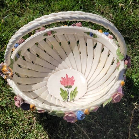 Italian Ceramic Spring/Easter Basket - Picture 3 of 9